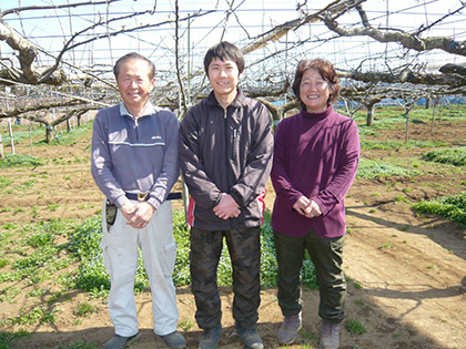 私たちが果物・野菜を丁寧に作っています。